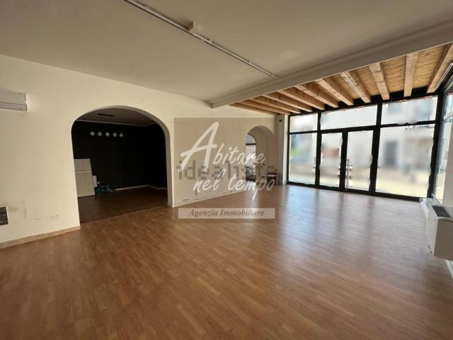 Locale Commerciale in affitto a Cittadella, Veneto