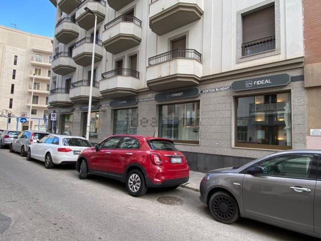 Locale Commerciale in affitto a San Benedetto, Cagliari