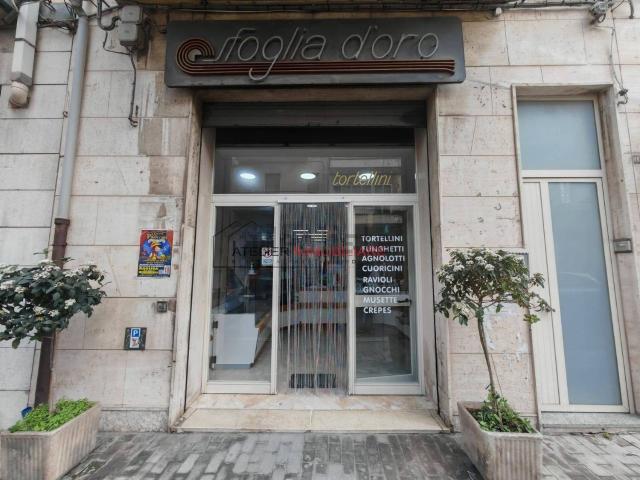 Locale Commerciale in affitto a Cappuccini, Ragusa