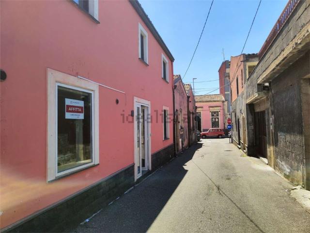 Locale Commerciale in affitto a Nicolosi, Sicilia