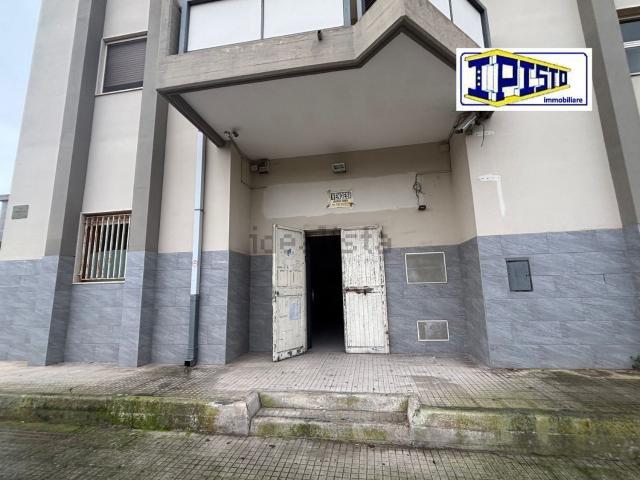 Locale Commerciale in affitto a Puglia, Taranto
