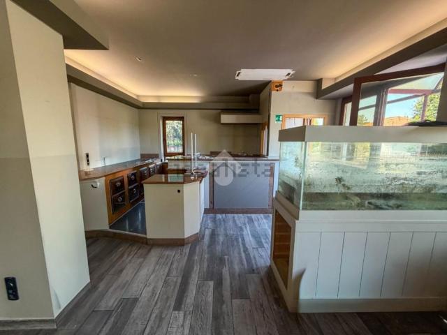 Locale Commerciale in affitto a Cassago Brianza, Lombardia