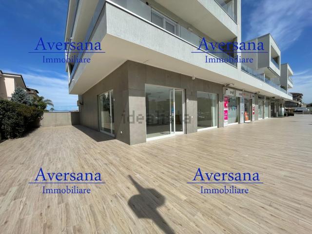 Locale Commerciale in affitto a Trentola, Campania