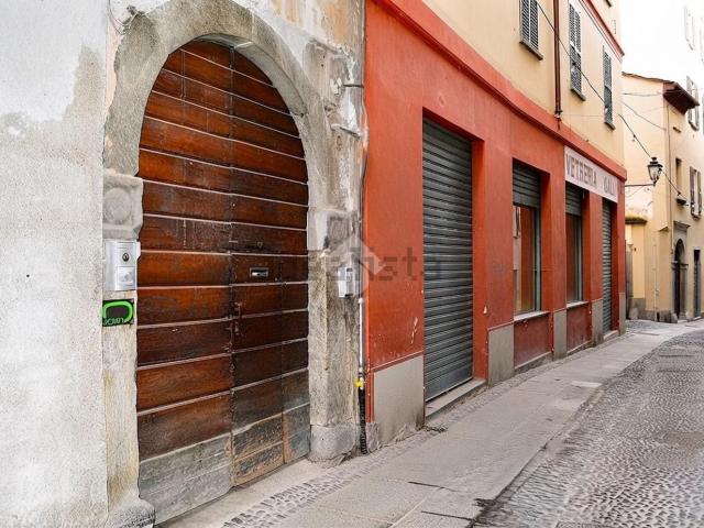 Locale Commerciale in affitto a Campoledro, Sondrio