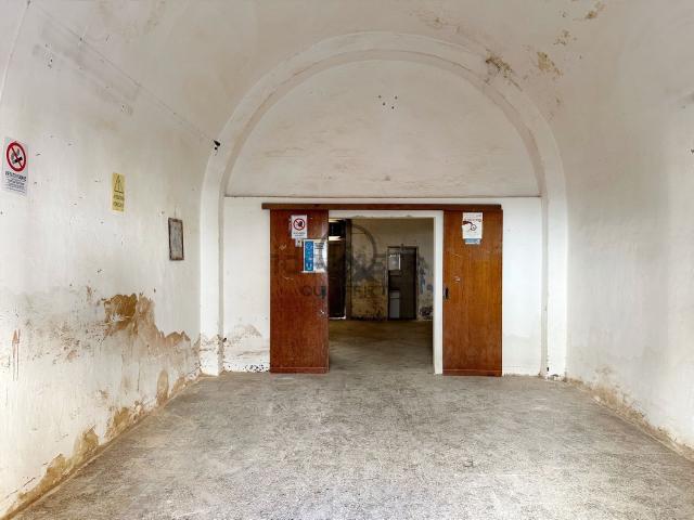 Locale Commerciale in affitto a Puglia, Barletta-andria-trani