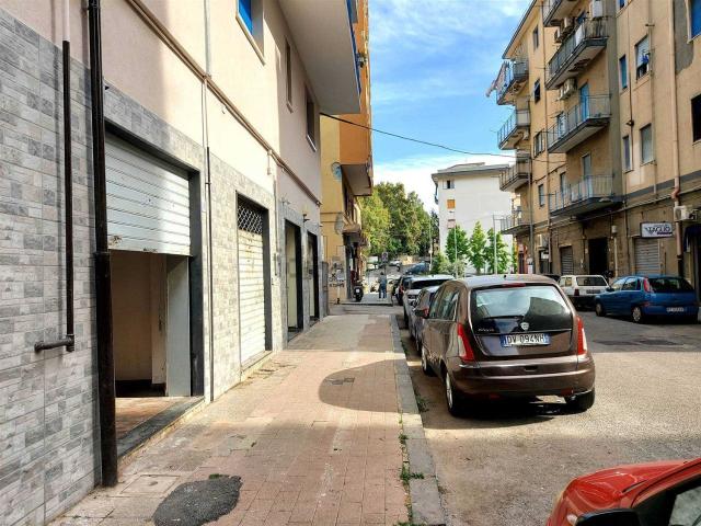 Locale Commerciale in affitto a Salerno, Campania