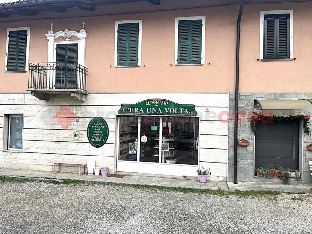 Locale Commerciale in affitto a Riva, Piemonte