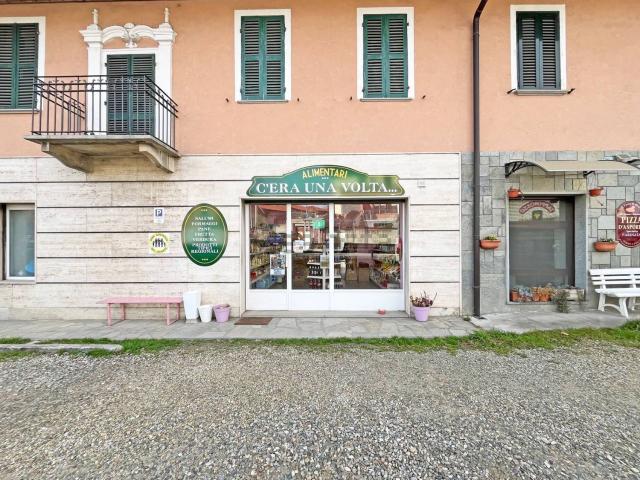 Locale Commerciale in affitto a Riva, Piemonte