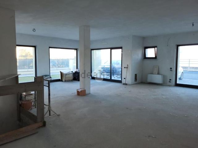 Locale Commerciale in affitto a Telgate, Lombardia