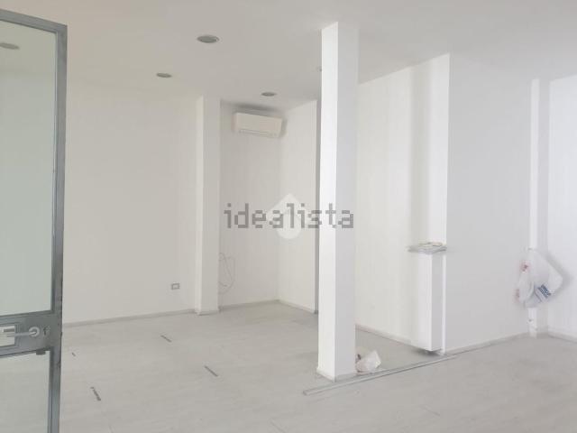 Locale Commerciale in affitto a Rimini, Reggio Emilia