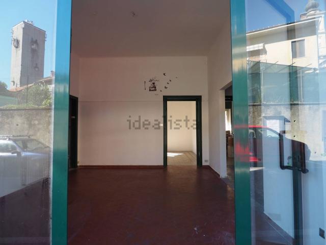 Locale Commerciale in affitto a Casorate Sempione, Lombardia