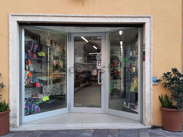 Locale Commerciale in affitto a Isola Della Scala, Veneto