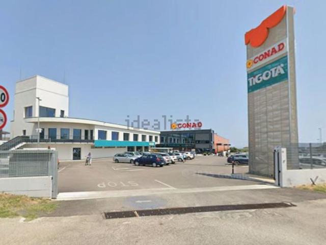 Locale Commerciale in affitto a Mozzagrogna, Abruzzo