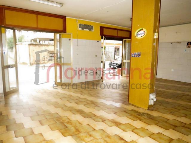 Locale Commerciale in affitto a Trentola, Campania