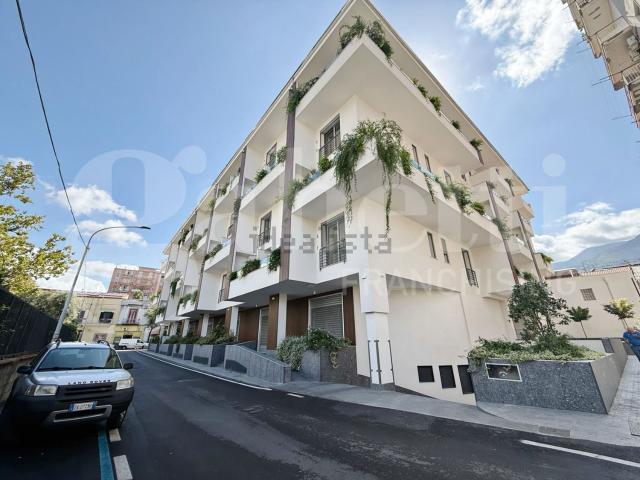 Locale Commerciale in affitto a Angri, Campania