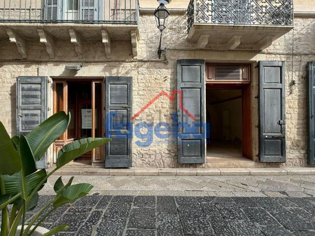 Locale Commerciale in affitto a Puglia, Barletta-andria-trani