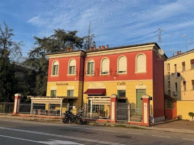 Locale Commerciale in affitto a Ferrara, Reggio Emilia