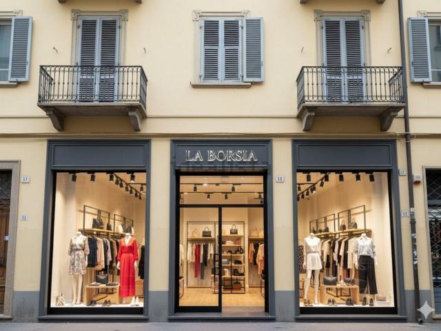 Locale Commerciale in affitto a Circoscrizione 5, Piemonte