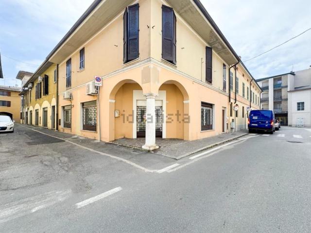 Locale Commerciale in affitto a Ghedi, Lombardia