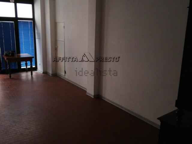 Locale Commerciale in affitto a Unione di Comuni della Romagna Forlivese, Quattro