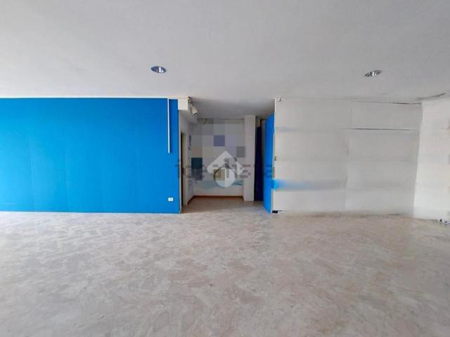 Locale Commerciale in affitto a Alcamo, Sicilia