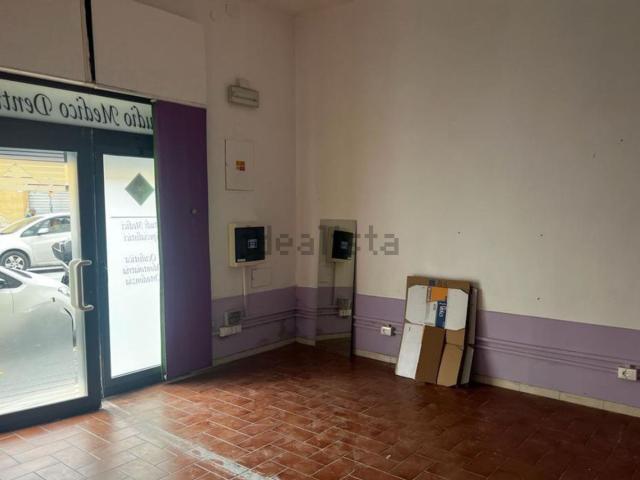 Locale Commerciale in affitto a Livorno
