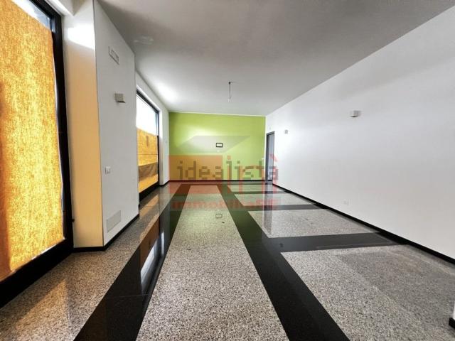 Locale Commerciale in affitto a Modica, Sacro Cuore