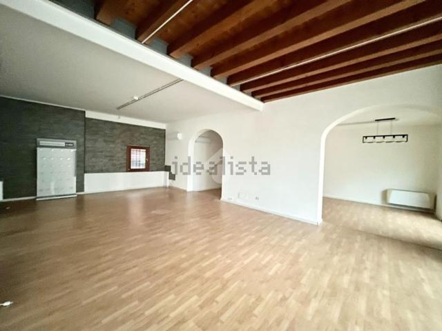 Locale Commerciale in affitto a Cittadella, Veneto