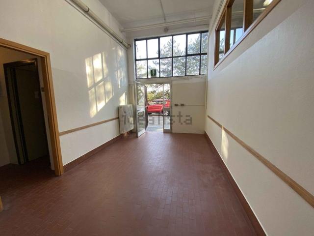 Locale Commerciale in affitto a Appennino Reggiano, Re