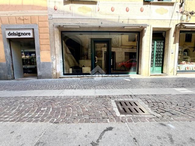 Locale Commerciale in affitto a Piemonte, Alessandria