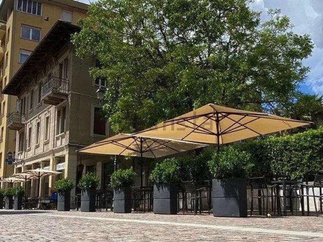 Locale Commerciale in affitto a Comunità della Vallagarina, Borgo Sacco