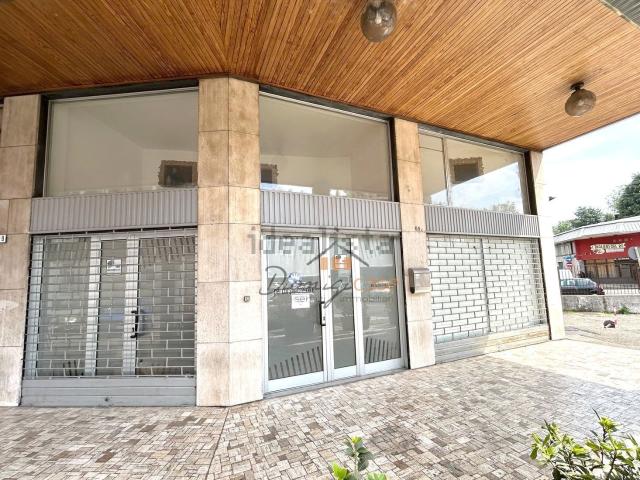 Locale Commerciale in affitto a Castegnate, Castellanza