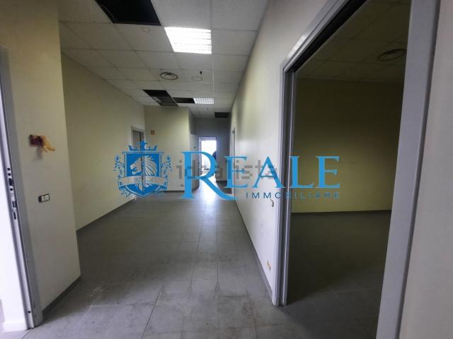 Locale Commerciale in affitto a Buccinasco, Lombardia