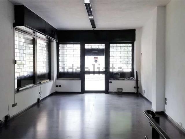 Locale Commerciale in affitto a Madonna Alta, Cenerente