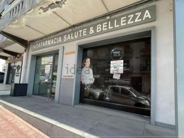 Locale Commerciale in affitto a Aci Platani, Acireale