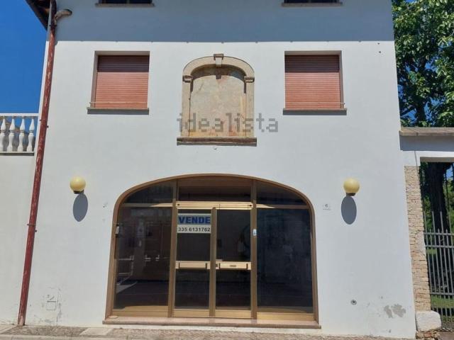 Locale Commerciale in affitto a Martignacco, Friuli-Venezia Giulia
