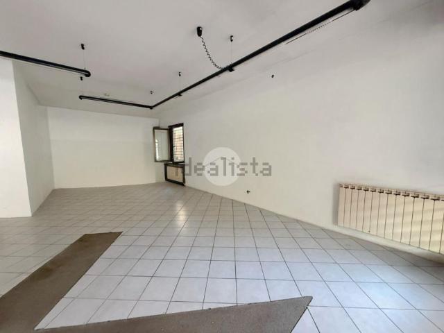 Locale Commerciale in affitto a Cascina Aguzzafame, Vigevano