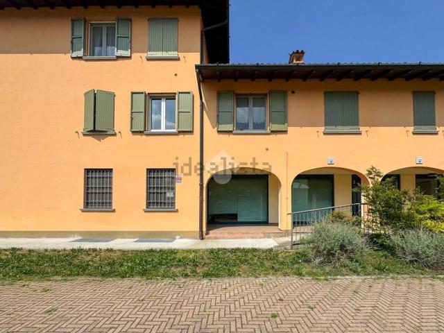 Locale Commerciale in affitto a Leno, Lombardia