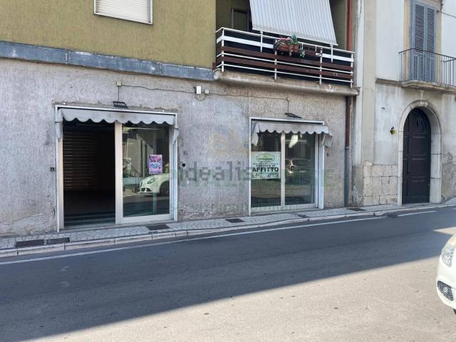 Locale Commerciale in affitto a Capocastello, Mercogliano