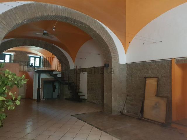 Locale Commerciale in affitto a San Pellegrino, Viterbo