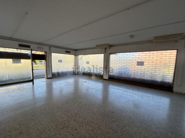 Locale Commerciale in affitto a Caselle, Selvazzano Dentro
