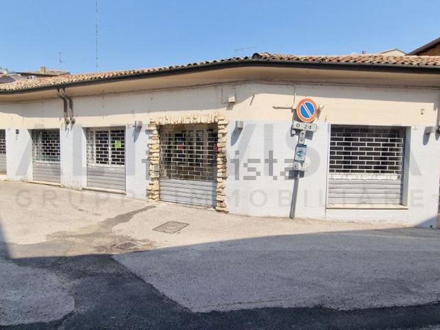 Locale Commerciale in affitto a Desenzano Del Garda, Lombardia