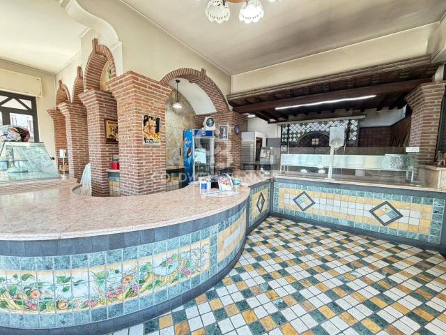 Locale Commerciale in affitto a Aci Catena, Sicilia