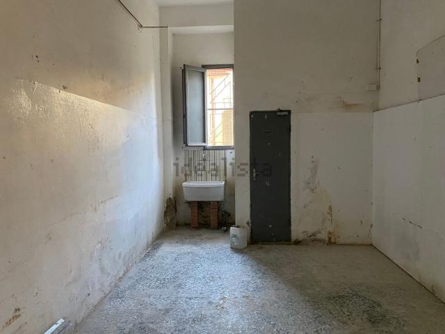 Locale Commerciale in affitto a Borgo San Jacopo, Livorno
