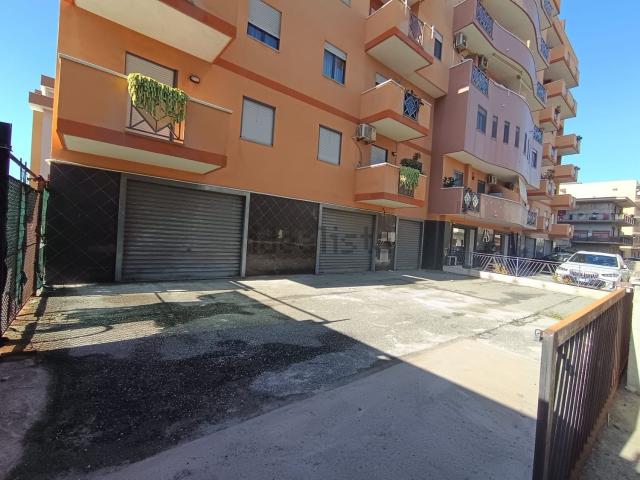 Locale Commerciale in affitto a Calabria, Reggio Calabria