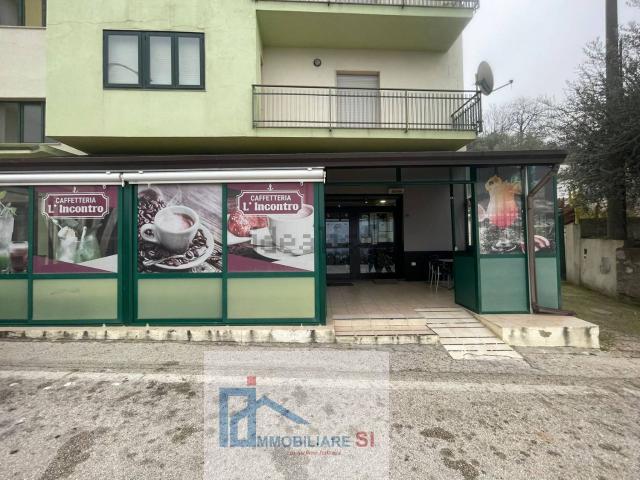 Locale Commerciale in affitto a Foglianise, Campania