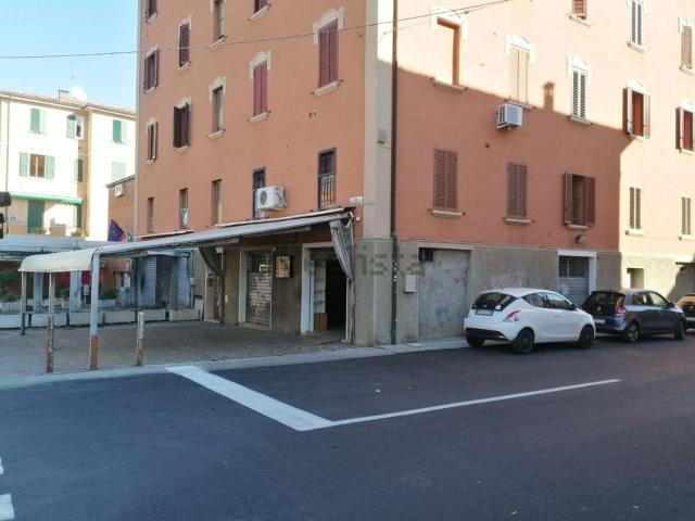 Locale Commerciale in affitto a Monte Donato, Bologna