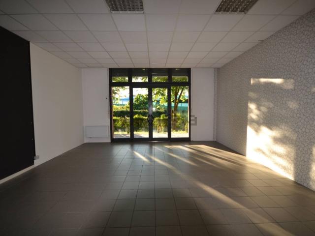 Locale Commerciale in affitto a Lanzago, Silea