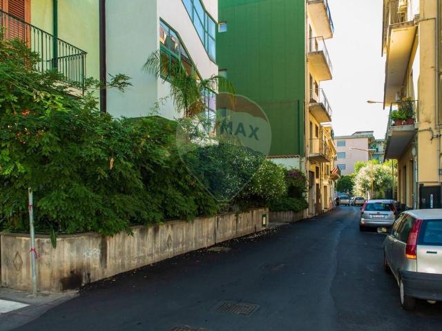 Locale Commerciale in affitto a Sciarelle, Acireale