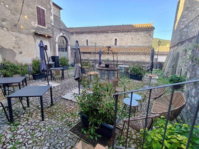 Locale Commerciale in affitto a Collesecco, Lugnano In Teverina